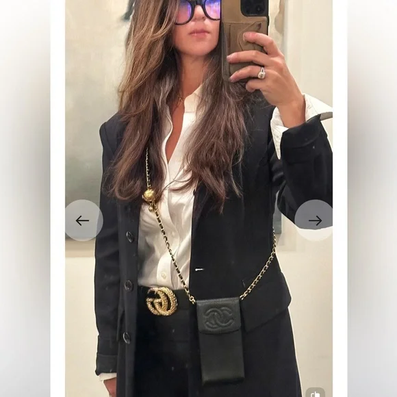 CHANEL Black Shoulder Bag with Gold Chain - Picture 7 of 15